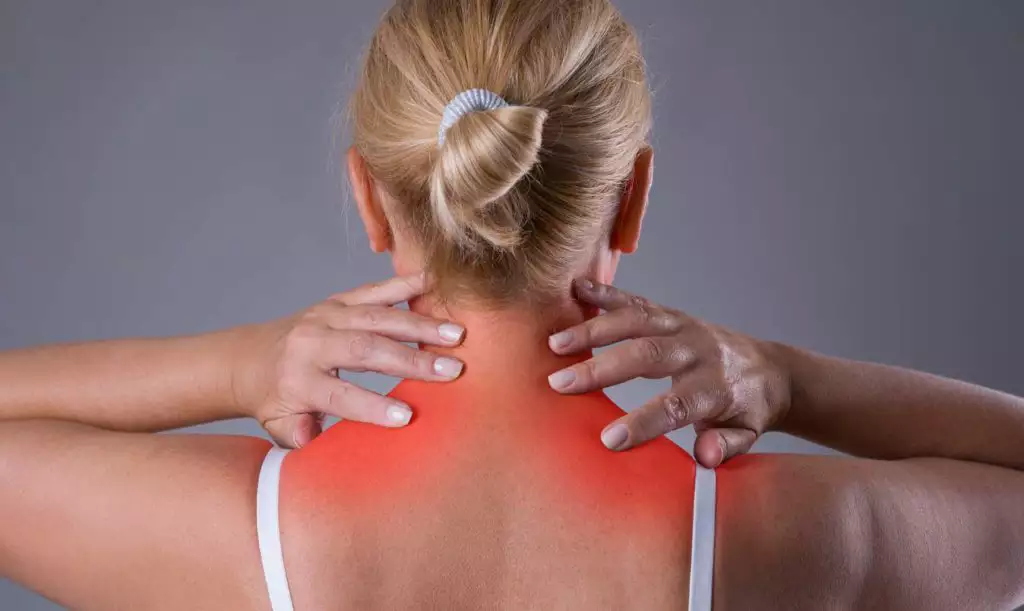 Bloqueio do nervo occipital para tratamento de neuralgia occipital e cefaleias refratárias, realizado pela neurocirurgiã Dra. Natally Santiago em São Paulo.