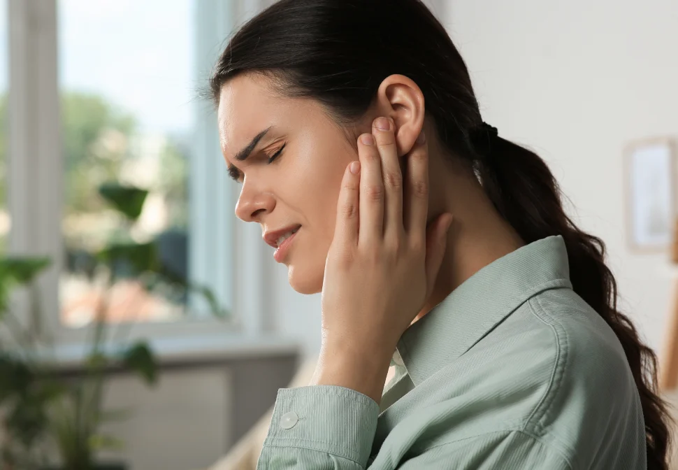 Ilustração ou foto médica demonstrando a área de dor no rosto causada pelo nervo trigêmeo e opções de tratamento especializado.